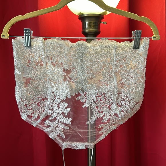 Two pieces  white and cream size medium - Picture 4 of 6